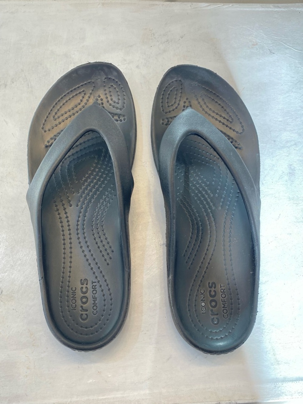 Crocs women’s Kadee II Size 8W good condition great bottom clean Sandal